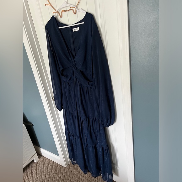 Showpo Edelyn Midi Dress cut out balloon sleeve tiered dress - navy size 12 - Picture 4 of 6